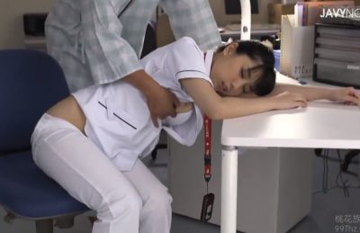 夜勤中に居眠りしたナースを夜這い！欲情した入院患者に白衣を脱がされこっそり体をさわられた若い看護師さん！